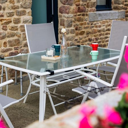 Maison Comprenant Deux Gites A Louer, Ensemble Ou Independamment, Capacite De 4 A 19 Personnes Idealement Place Pour Visiter Le Mont-Saint-Michel, Saint-Malo Et Les Alentours Baguer-Pican Exterior foto