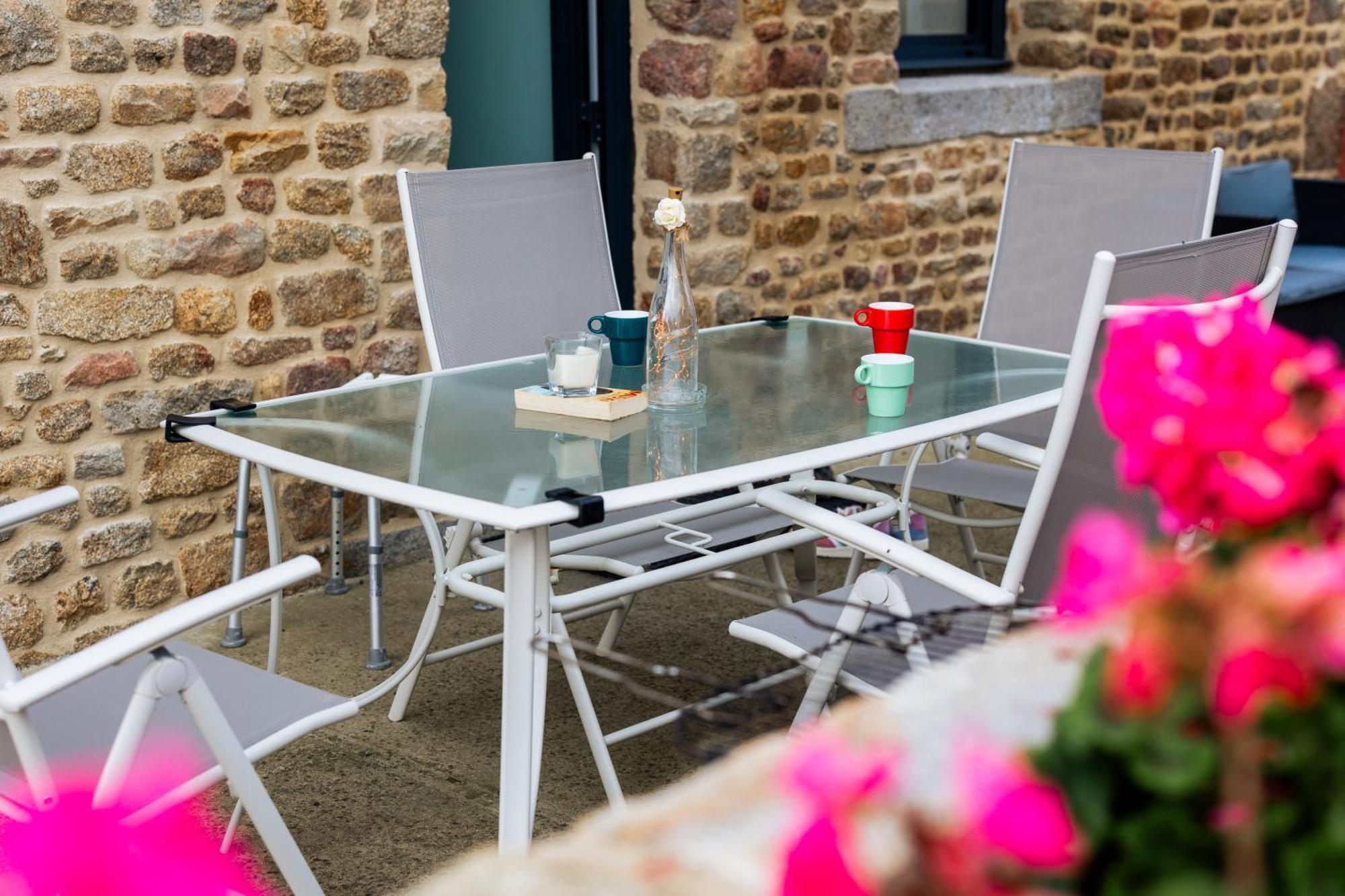 Maison Comprenant Deux Gites A Louer, Ensemble Ou Independamment, Capacite De 4 A 19 Personnes Idealement Place Pour Visiter Le Mont-Saint-Michel, Saint-Malo Et Les Alentours Baguer-Pican Exterior foto