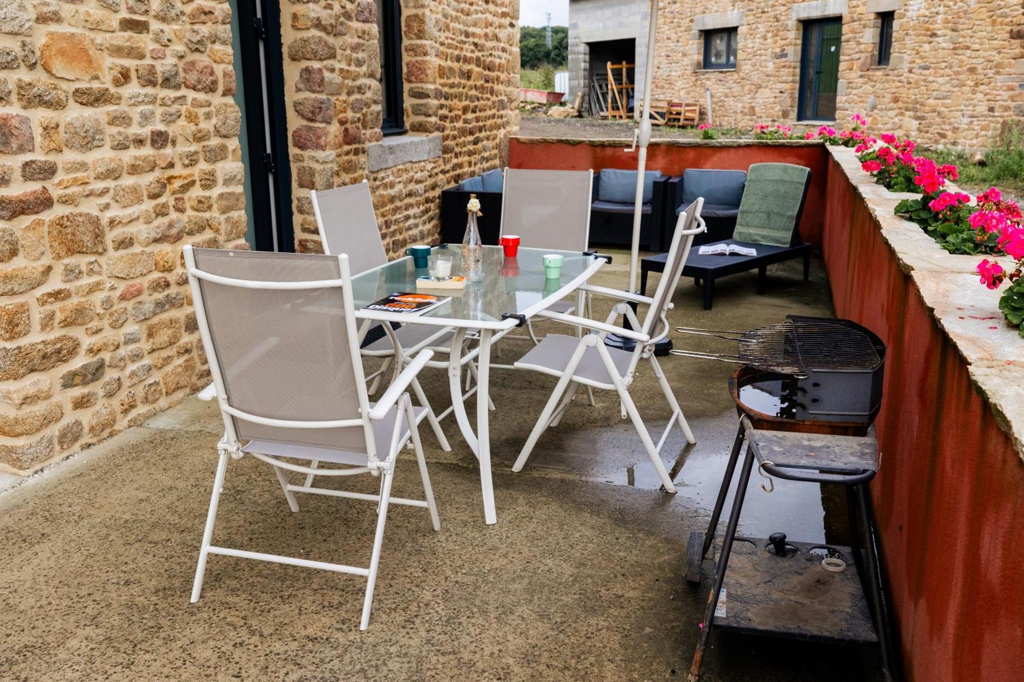 Maison Comprenant Deux Gites A Louer, Ensemble Ou Independamment, Capacite De 4 A 19 Personnes Idealement Place Pour Visiter Le Mont-Saint-Michel, Saint-Malo Et Les Alentours Baguer-Pican Exterior foto